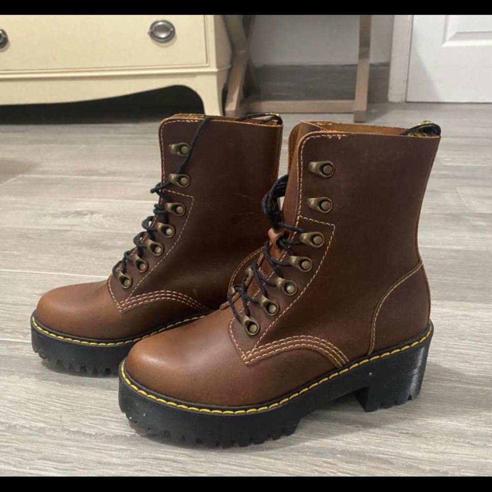 Dr. LEONA platform Dr. marten boots never worn before in butterscotch orleans
